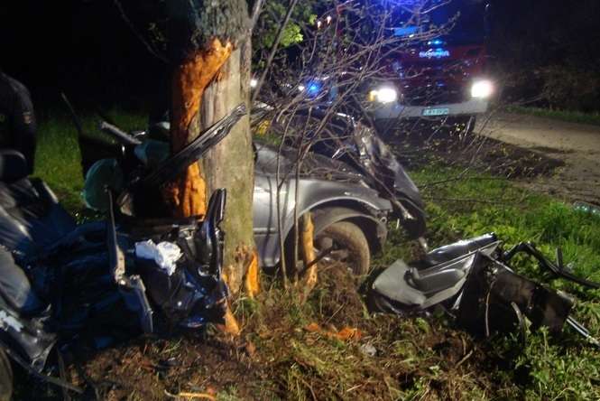 Wypadek BMW w Brzezinach. Nie udało się uratować 20latki
