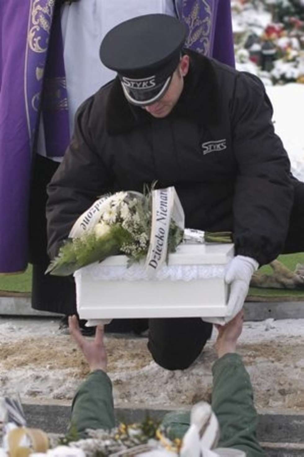  20 01 2006 LUBLIN KAPLICA CMENTARNA NA MAJDANKU POGRZEB NIENARODZONEGO DZIECKA
FOT JAKUB ORZECHOWSKI/DZIENNIK WSCHODNI