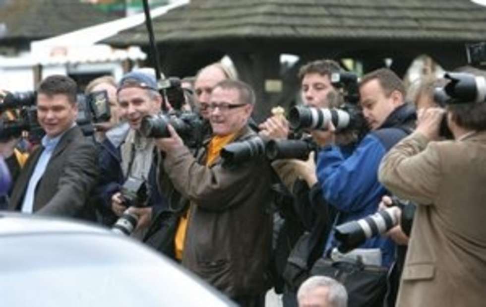  10 06 2005 KAZIMIERZ DOLNY NAD WISLA
SPOTKANIA PREMIERÓW 
PANSTW GRUPY WYSZEHRADZKIEJ 
ORAZ WIZYTY W POLSCE PREMIER UKRAINY
szefowie rz1dów: Polski 
- Marek Belka, S3owacji - Mikulá? Dzurinda, Wegier - Ferenc Gyurcsány 
i Czech - Jioiho Paroubek wzi