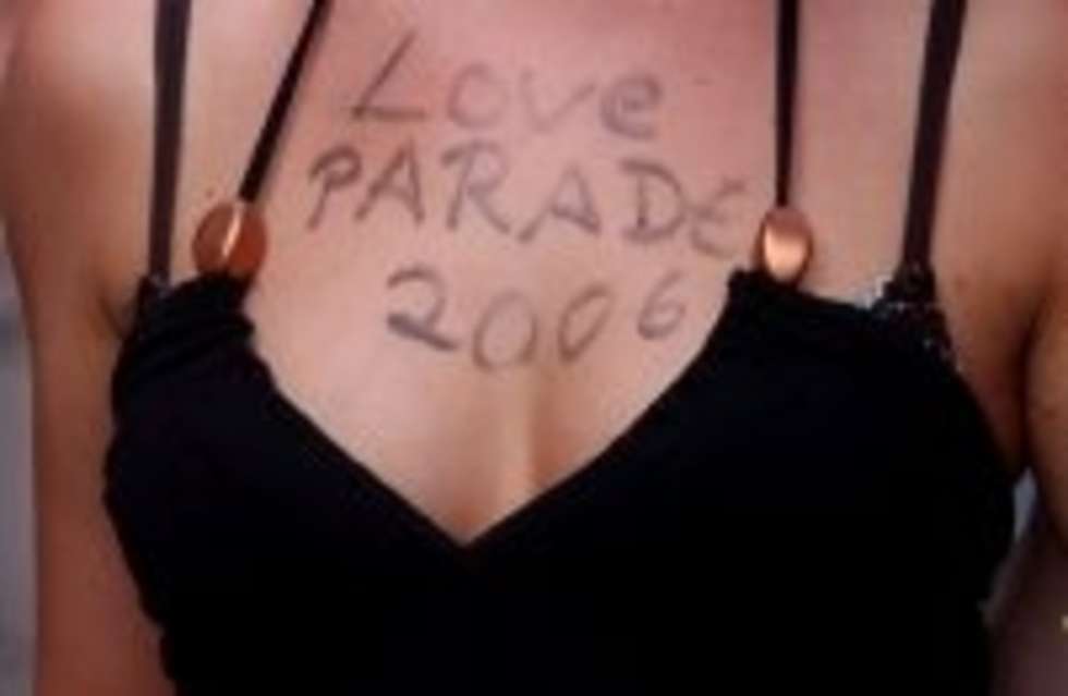  15 07 2006 BERLIN PARADA MILOSCI LOVE PARADE ULICZNA IMPREZA MUZYCZNO TANECZNA
FOT KUBA KRZYSIAK / DZIENNIK WSCHODNI