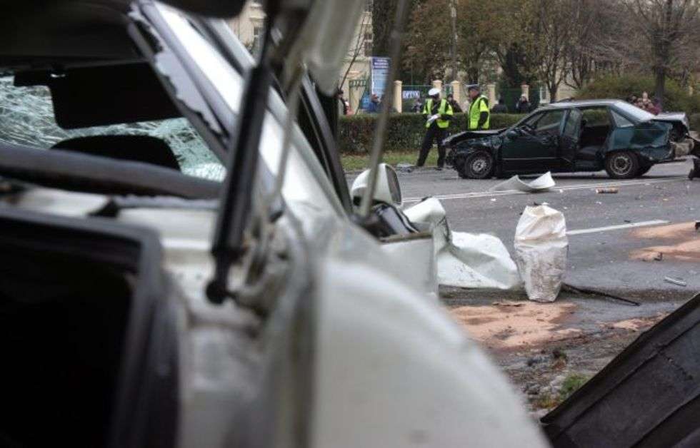  Cztery osoby zostaly ranne w wyniku wypadku do jakiego doszlo dzisiaj na al. Raclawickich w Lublinie.
