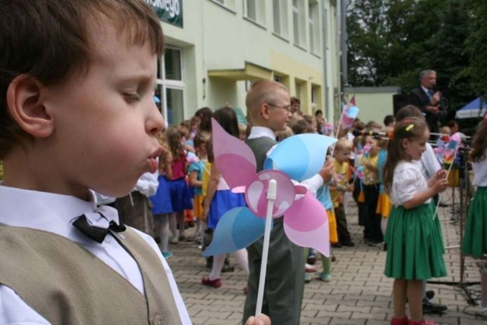  Przedszkole im. Adama Zeromskiego w Naleczowie w  weekend obchodzilo stulecie powstania. Z tej okazji odbyl sie huczny piknik. 
