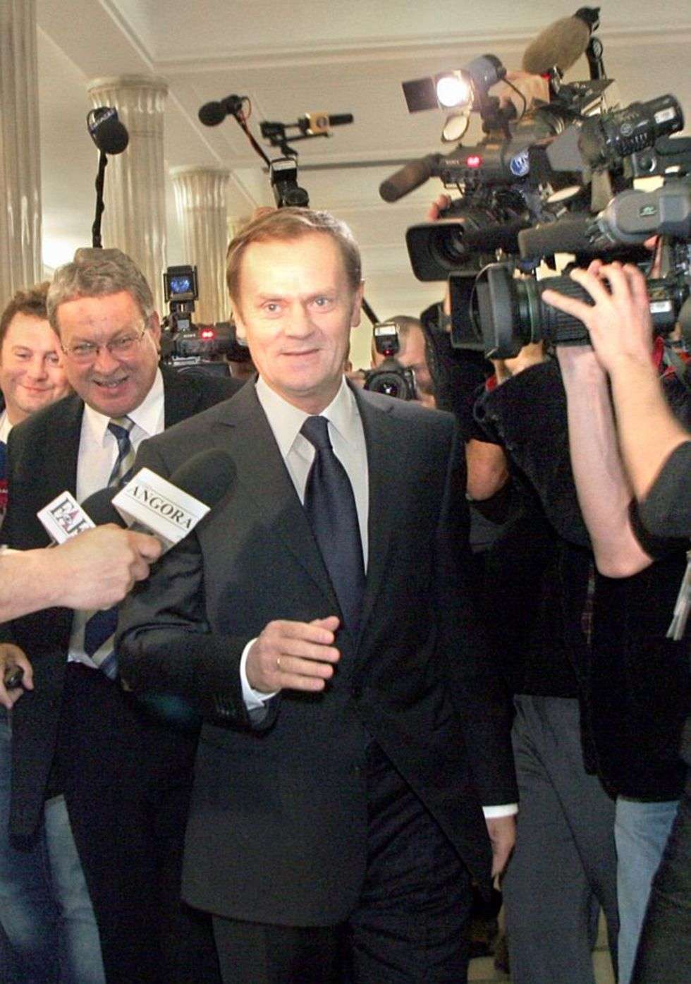  Prawie premier Donald Tusk przybyl do Sejmu