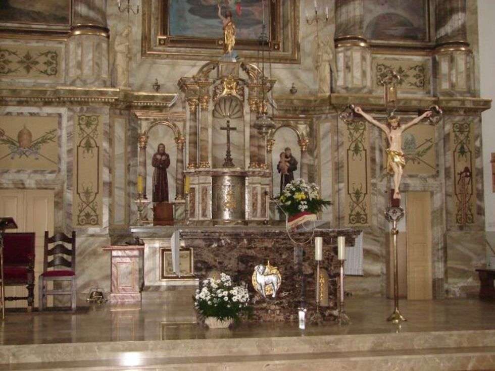  Oltarz glówny w stylu neorenesansowym