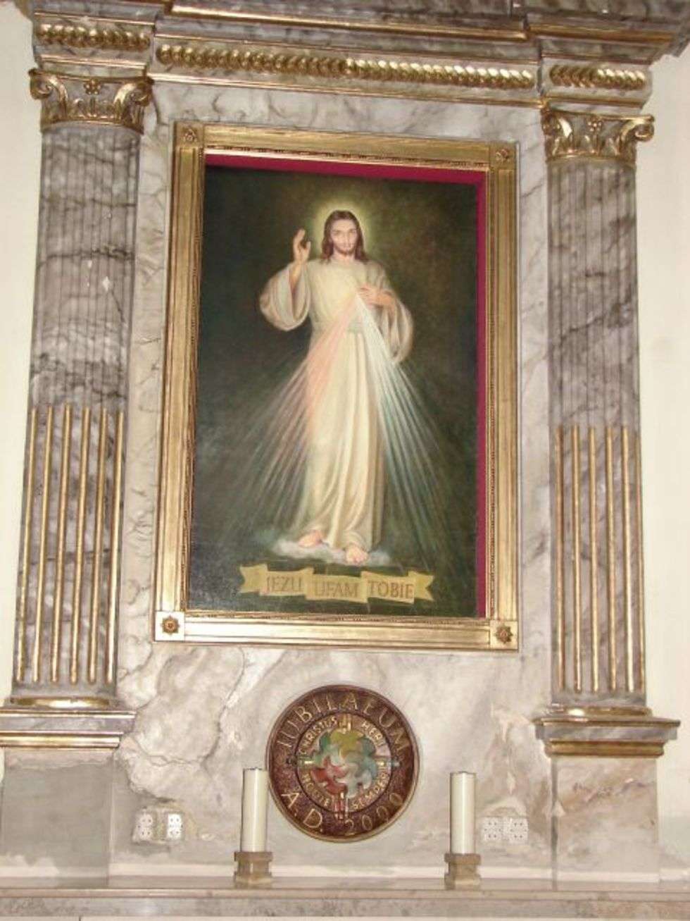  Oltarz boczny z wizerunkiem Chrystusa Milosiernego