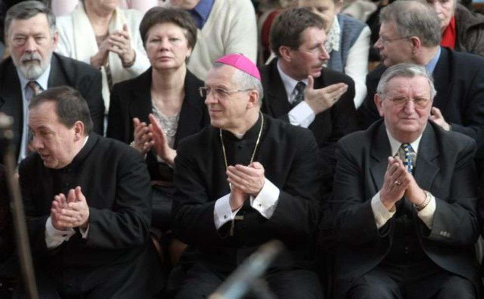  W spotkaniu oplatkowym uczestniczyl m.in. biskup Mieczyslaw Cislo (w środku)