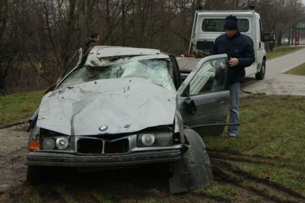  15. 03, sobota. BMW wypadlo z trasy na ul. Nadbystrzyyckiej w Lublinie. 
