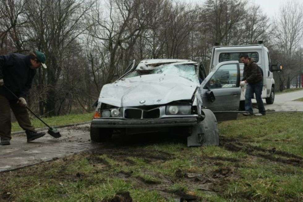  15. 03, sobota. BMW wypadlo z trasy na ul. Nadbystrzyyckiej w Lublinie. 
