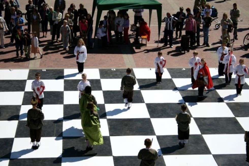  Zywe szachy 
