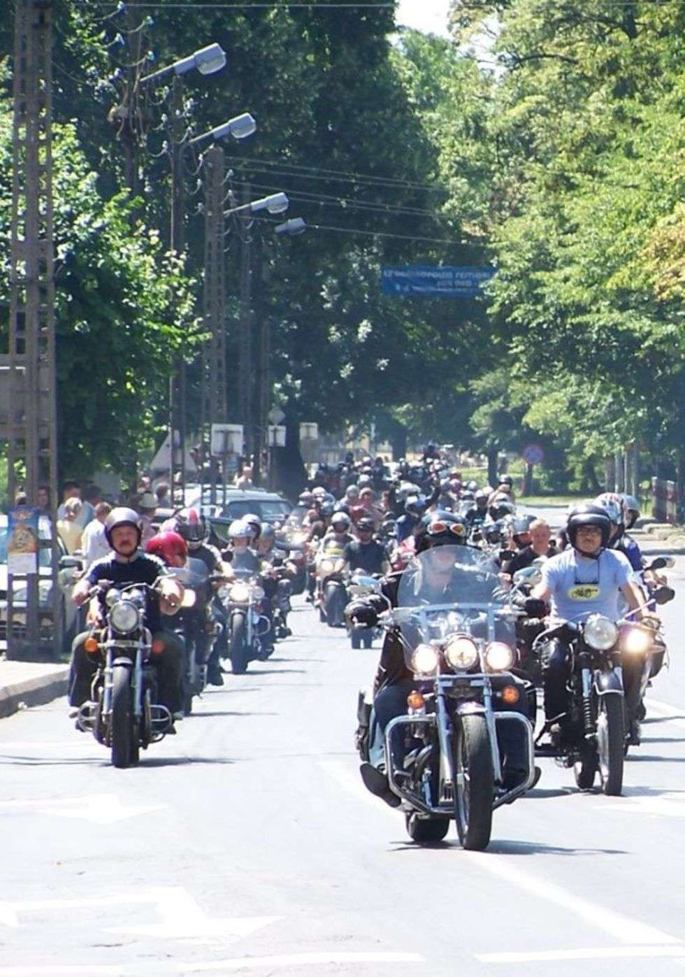  Prawie 450 milośników dwóch kólek wzielo udzial w VI Ogólnopolskim Zlocie Motocyklowym ROZTOCZE–BILGORAJ 2008.