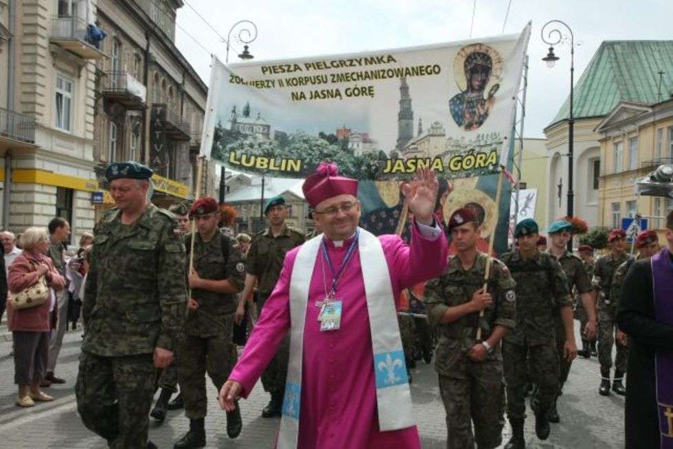  Pielgrzymów zegnal metropolita lubelski arcybiskup Józef Zycinski