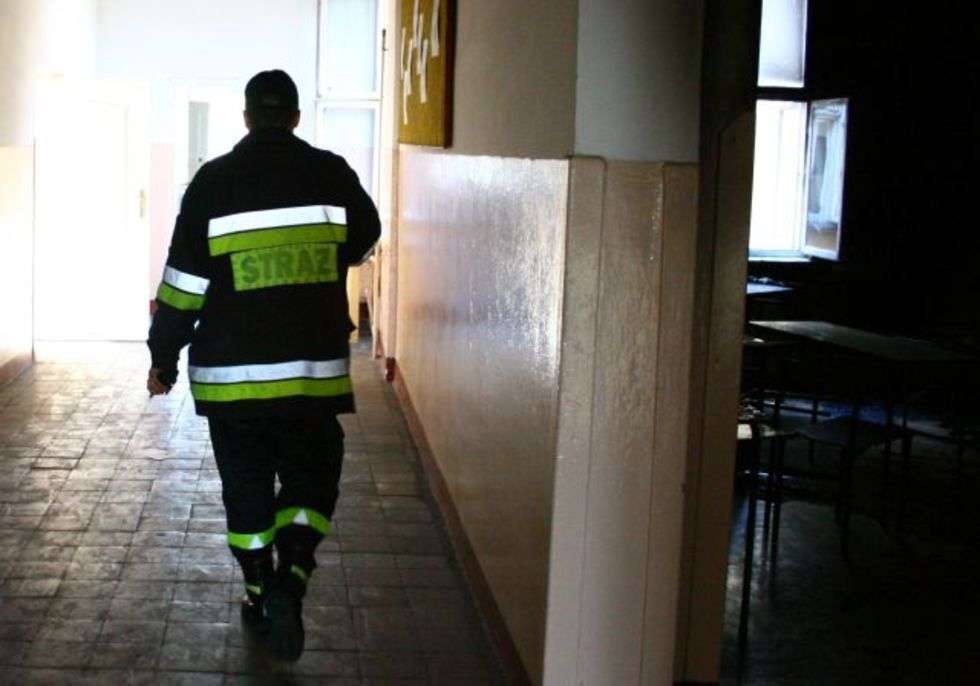  W środe 29 paLdziernika doszlo tez do pozaru w Szkole Podstawowej nr 7 przy ul. Sienkiewicza w Zamościu. Dyrekcja szkoly jeszcze przed przybyciem strazaków ewakuowala ponad 200 uczniów. 
