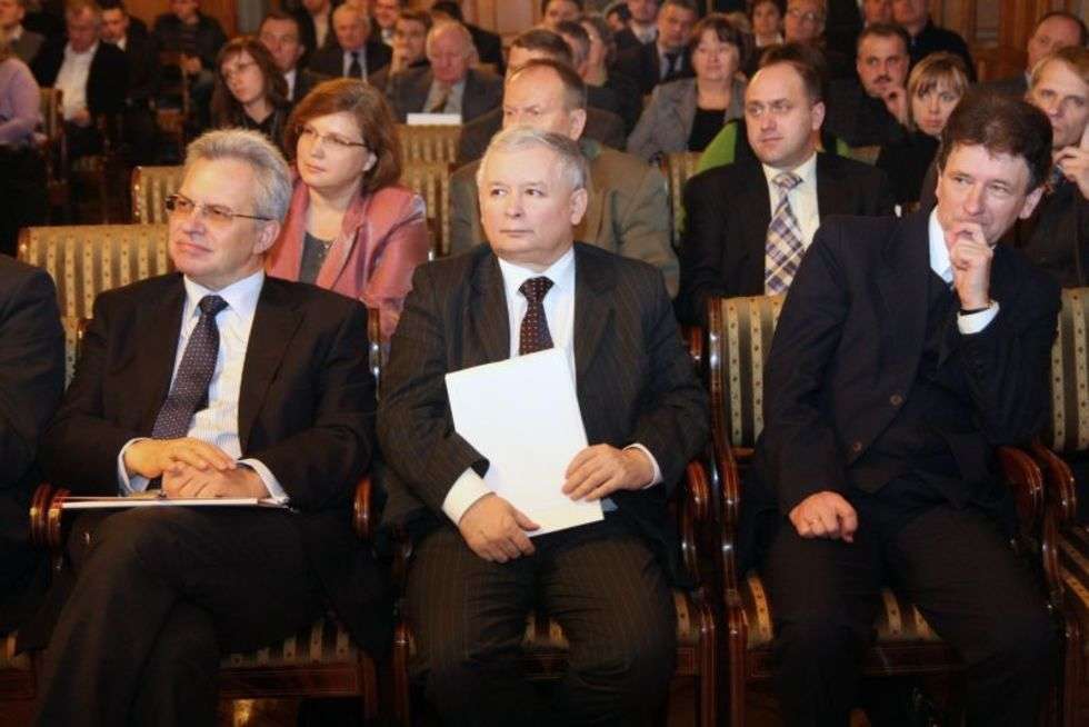  Lider PiS gościl na konferencji "Ku Polsce Solidarnej - odpowiedzialnośc inteligencji”. Sale wypelnili poslowie PiS, dzialacze, urzednicy i mieszkancy.
