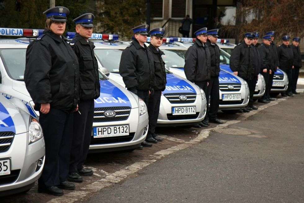  Policja ma nowe radiowozy (zdjęcie 1) - Autor: Jacek Świerczynski