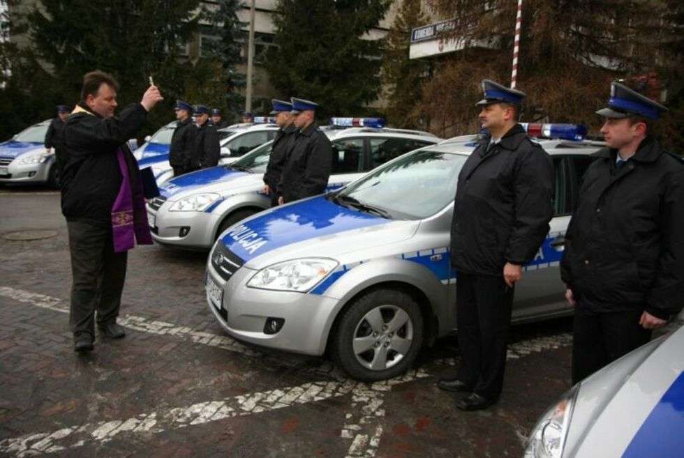  Policja ma nowe radiowozy (zdjęcie 2) - Autor: Jacek Świerczynski