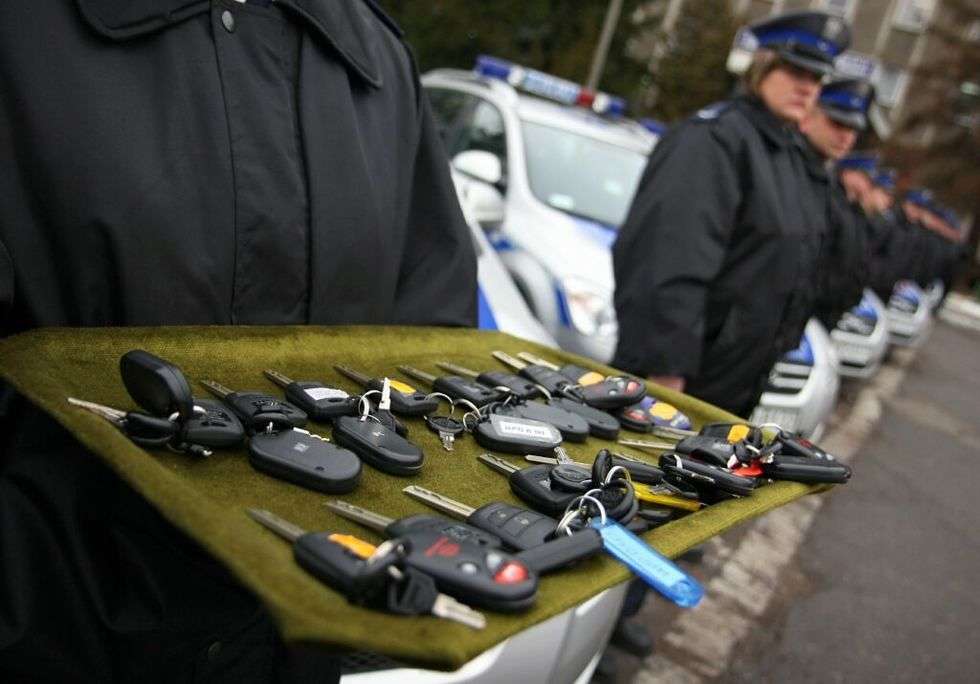  Policja ma nowe radiowozy (zdjęcie 4) - Autor: Jacek Świerczynski