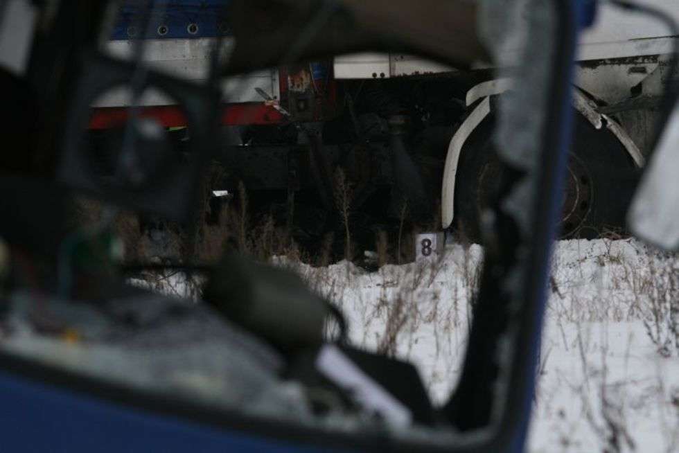  Kierowca autobusu MZK zginąl w wypadku drogowym, do którego doszlo w miejscowości Anielin w powiecie pulawskim na drodze krajowej nr 12. 
