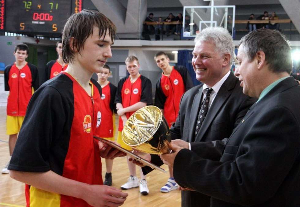  Turniej koszykówki juniorów. (zdjęcie 16) - Autor: Maciej Kaczanowski
