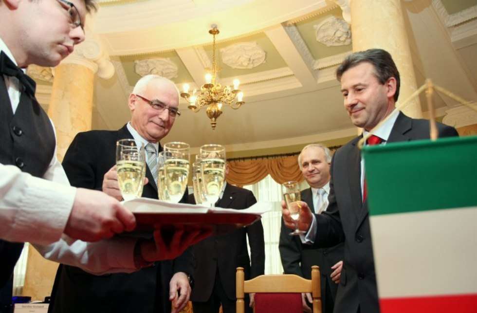  Podpisanie umowy z Włochami. (zdjęcie 7) - Autor: Maciej Kaczanowski
