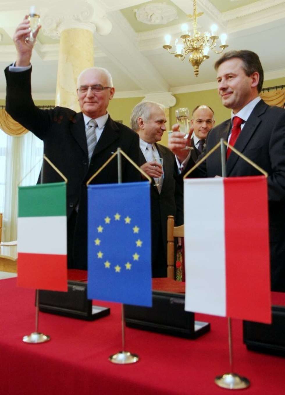  Podpisanie umowy z Włochami.  - Autor: Maciej Kaczanowski