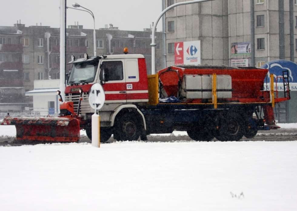  Atak śnieżycy w Lublinie (zdjęcie 3) - Autor: Jacek Świerczynski