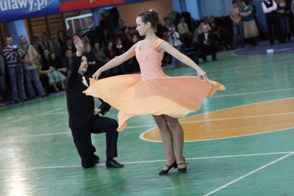  W sobote i niedziele w Pulawach odbyl sie Konkurs Tanców Polskich o Pierścien Ksieznej Izabeli.
