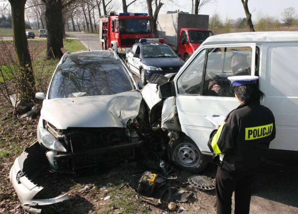  Wypadek w Jakubowicach. (zdjęcie 4) - Autor: Maciej Kaczanowski