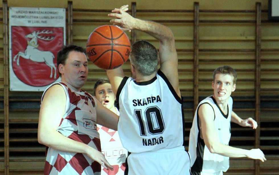  Koszykówka - liga TKKF. (zdjęcie 1) - Autor: Maciej Kaczanowski