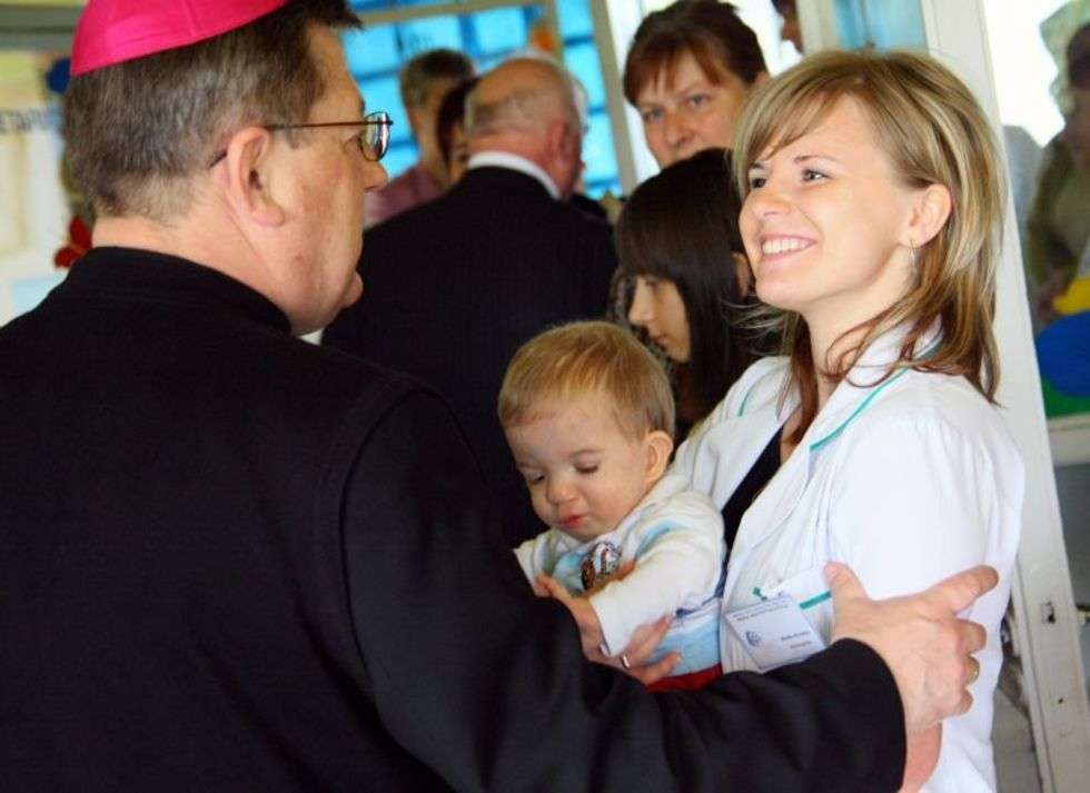  Spotkanie biskupa z dziećmi (zdjęcie 7) - Autor: Piotr Stasiuk
