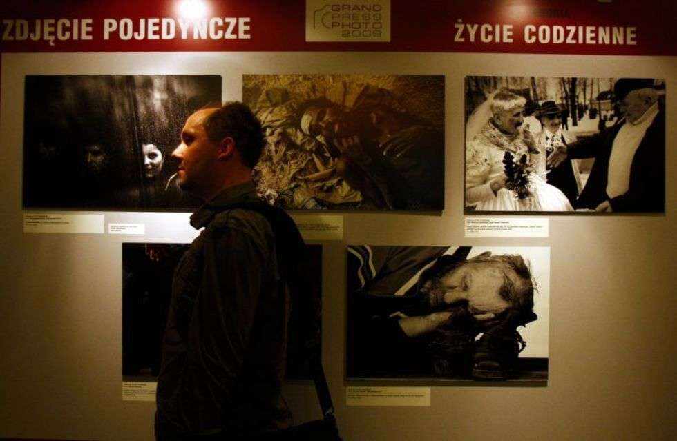  Jacek Świerczynski, fotoreporter Dziennika Wschodniego zdobyl 1 miejsce w kategorii Zycie codzienne w konkursie Grand Press Photo 2009