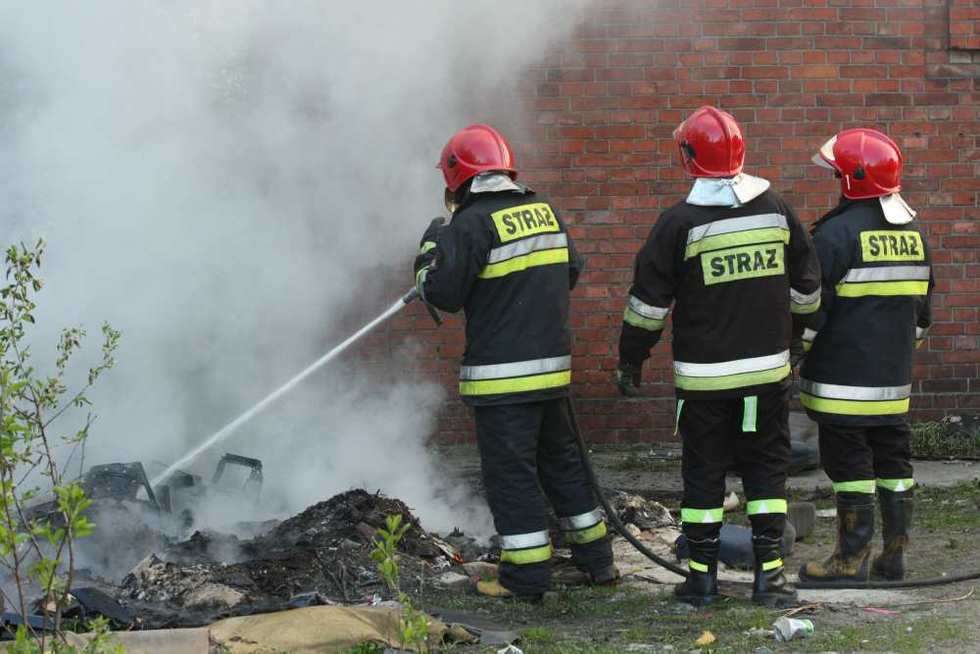  Pożar budynku przy ul. Szklanej. (zdjęcie 3) - Autor: Maciej Kaczanowski