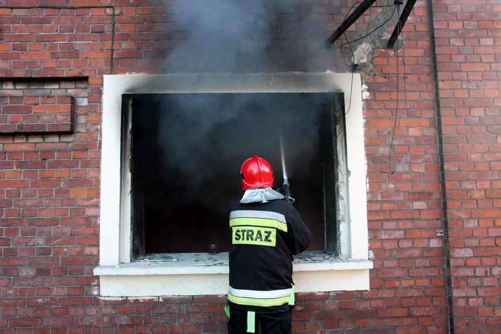  Pożar budynku przy ul. Szklanej. (zdjęcie 7) - Autor: Maciej Kaczanowski