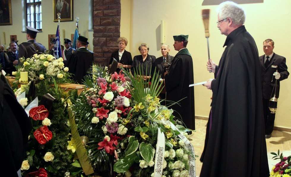  Pogrzeb prof. Hołdy (zdjęcie 6) - Autor: Maciej Kaczanowski
