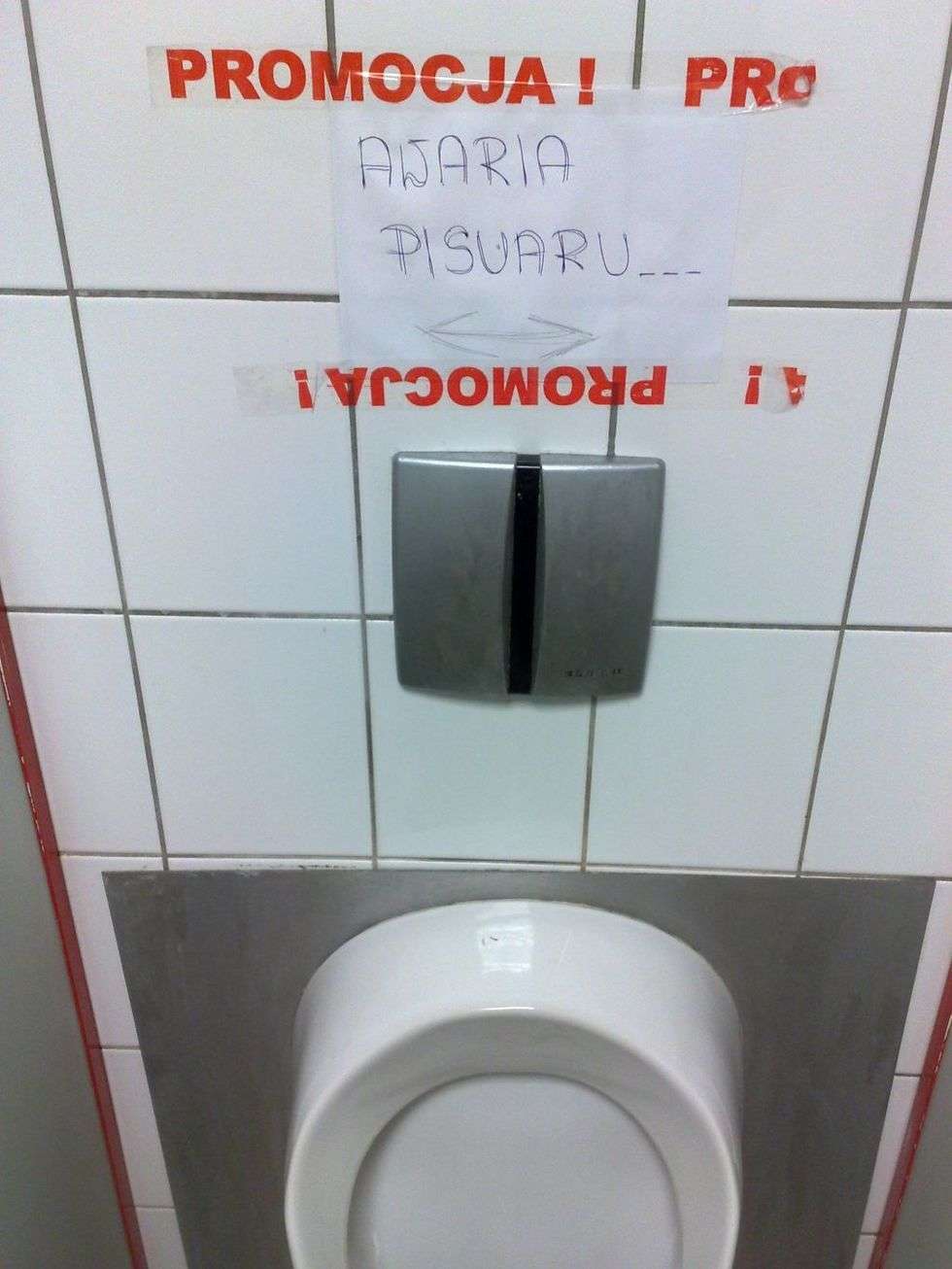  Na taką "promocje" mogą natrafic klienci hipermarketu Real w Lublinie, którzy udadzą sie do toalety.