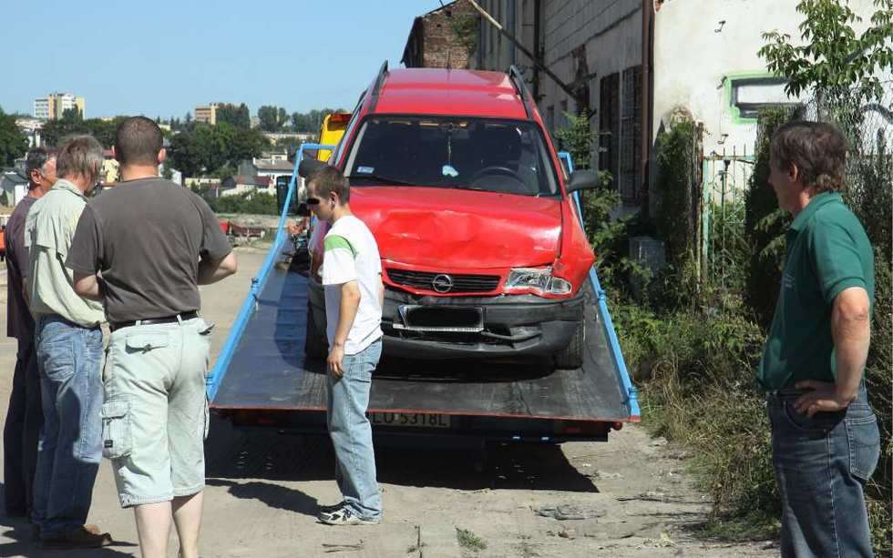  Zderzenie dwóch aut i trolejbusu.  (zdjęcie 3) - Autor: Maciej Kaczanowski
