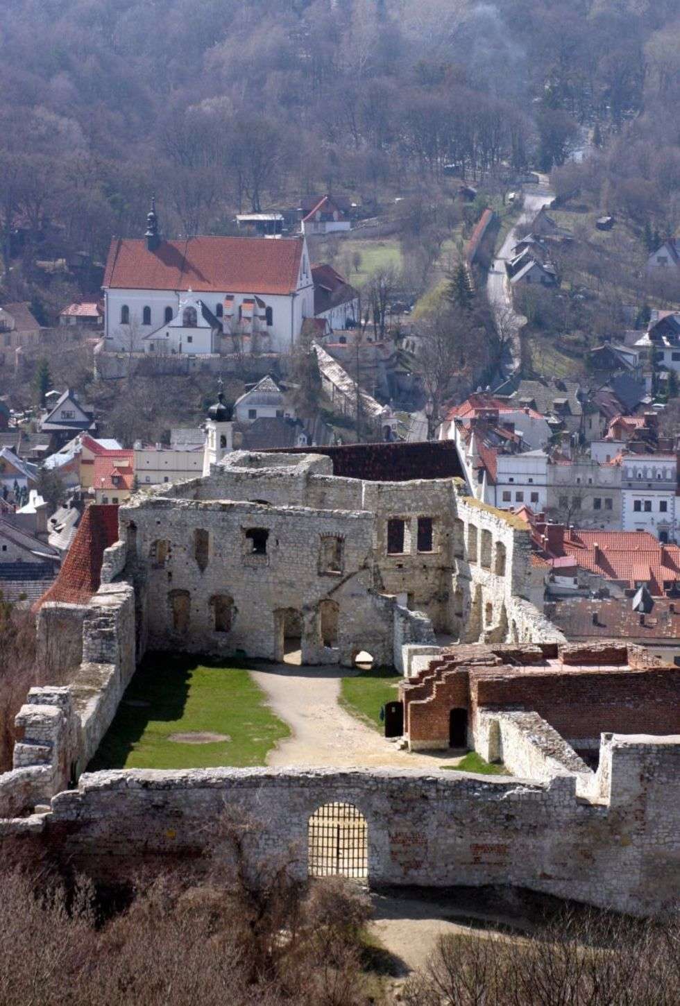  Ruiny zamku w Kazimierzu Dolnym. Wy?lij SMS-a pod numer 71051, wpisuj?c: DW.MIEJSCE57
