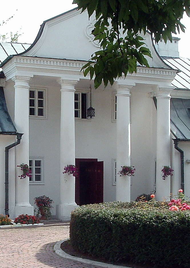 Jeśli chcesz oddac glos na <b>        Dworek Du Chateau  w Hrubieszowie      </b> wyślij SMS-a o treści <b>DW.MIEJSCE20</b> pod numer 71051. Koszt SMS-a 1 zl + Vat.