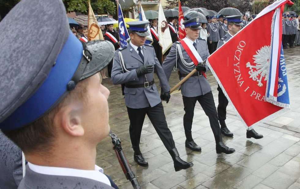  Sztandar dla świdnickiej policji. (zdjęcie 6) - Autor: Maciej Kaczanowski