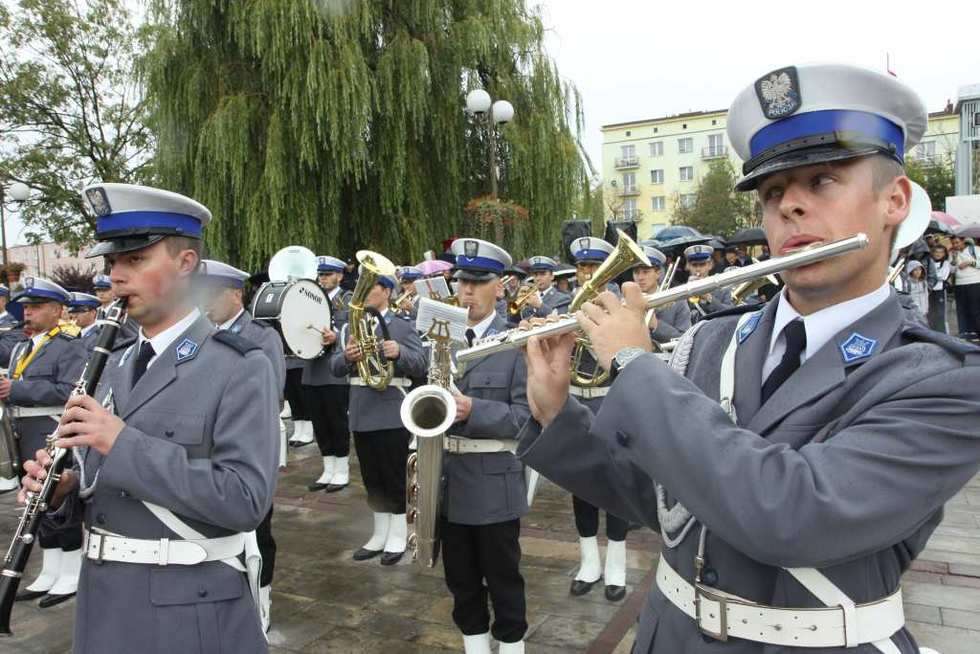  Sztandar dla świdnickiej policji. (zdjęcie 7) - Autor: Maciej Kaczanowski