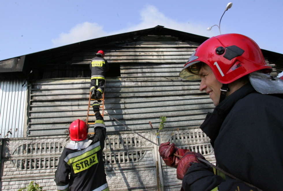  Pożar magazynu przy Pancerniaków  (zdjęcie 4) - Autor: Karol Zienkiewicz