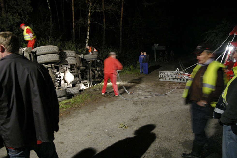  Wypadek koło Żyrzyna (zdjęcie 2) - Autor: Grzegorz Warowny