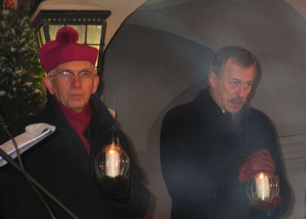  Gospodarze zamojskiej wigilii: biskup Waclaw Depo i prezydent Marcin Zamoyski