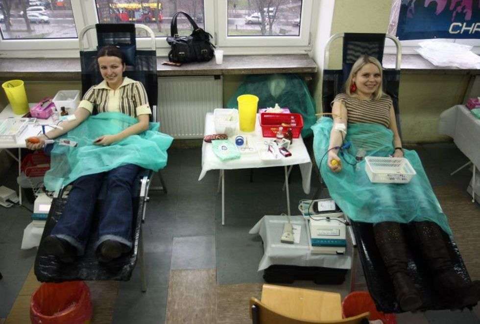  Studenci oddają krew (zdjęcie 3) - Autor: Jacek Świerczynski