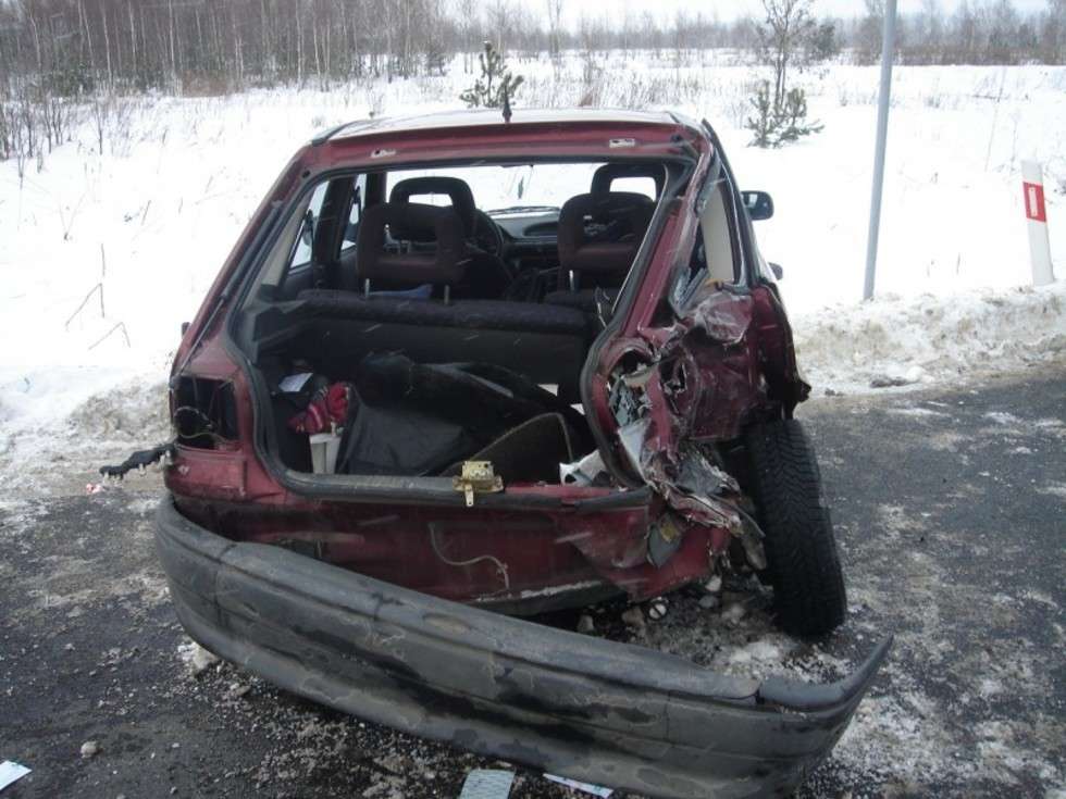  Wypadek na obwodnicy Lubartowa (zdjęcie 2) - Autor: policja