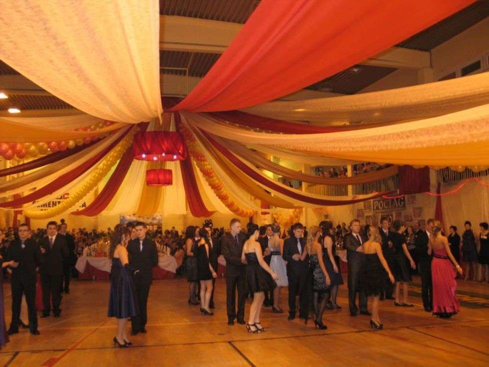  Na przekór panującej modzie "Czarniecczycy" zorganizowali bal maturalny w murach swojej szkoly