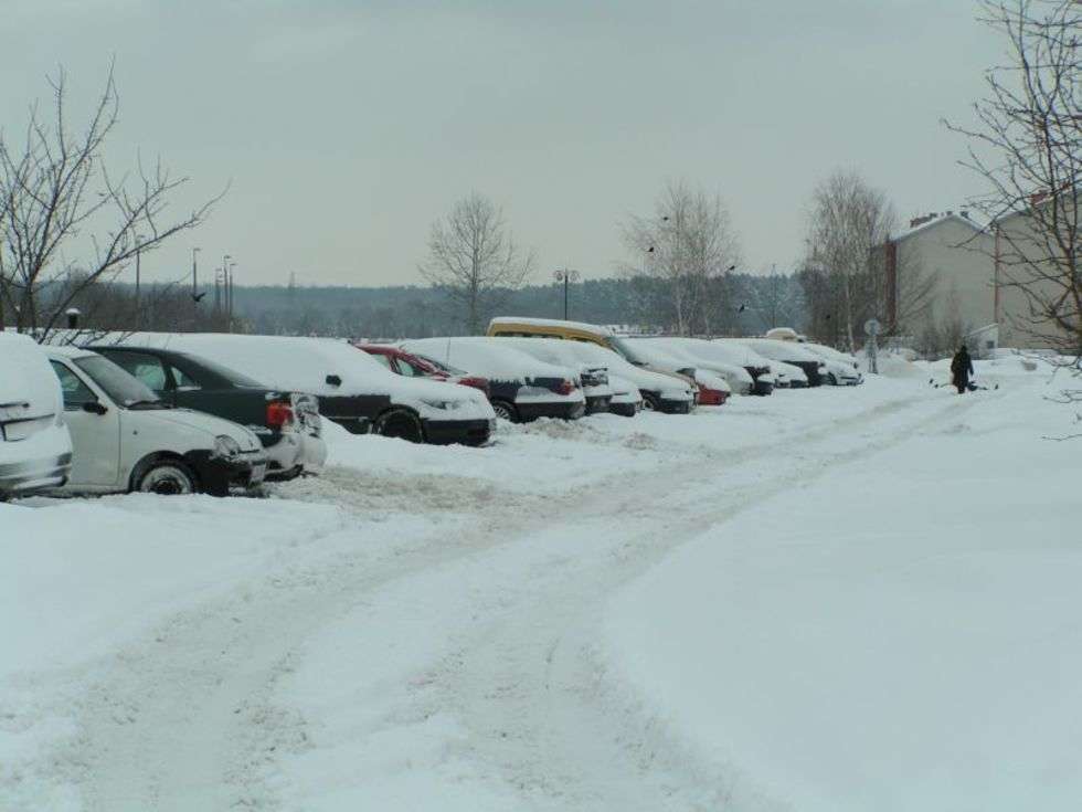  Wielu kierowców zdecydowalo sie zostawic swoje auta na parkingu