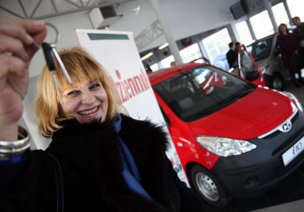  Pani Barbara wygrała samochód (zdjęcie 1) - Autor: Jacek Świerczynski