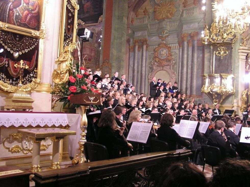  Koncert zalobny pamieci ofiar katastrofy w Archikatedrze Lubelskiej w dniu 17 kwietnia o godz.21 - Requiem W.A. Mozarta.
