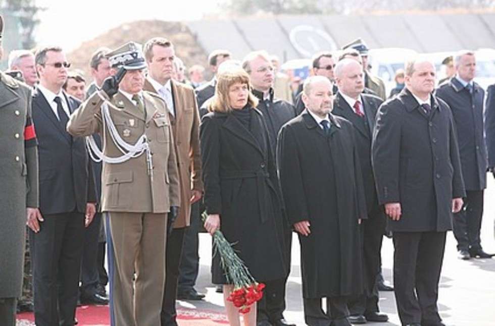  Pożegnanie Prezydenta RP w Smoleńsku - zdjęcia (zdjęcie 3) - Autor: www.prezydent.pl