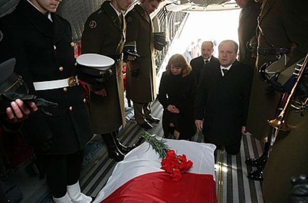  Pożegnanie Prezydenta RP w Smoleńsku - zdjęcia (zdjęcie 8) - Autor: www.prezydent.pl